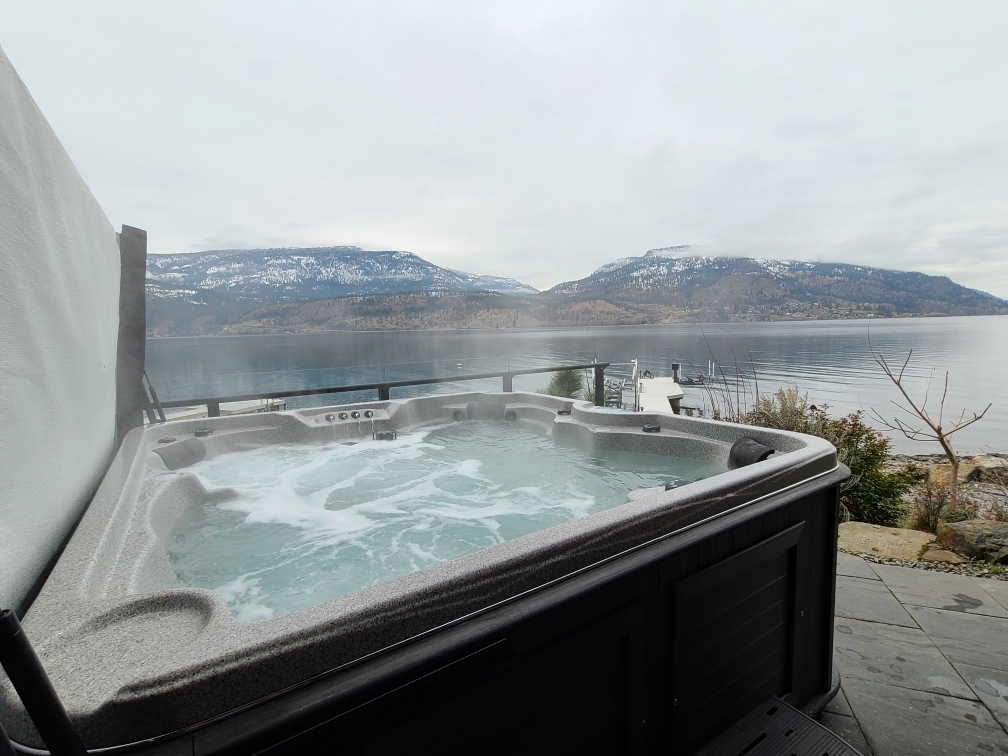 arctic_spas's tweet photo. A view this good deserves a spa to match.  SpaBoy saltwater system-equipped Summit Legend Select steaming away on this crisp Okanagan morning. #arcticspas #arcticspaskelowna #hottub #saltwater #spaboy #summit #engineeredfortheworldsharshestclimates https://t.co/4xgtuA0BEN