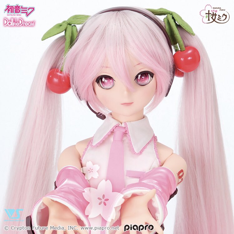 though technically not a figure, here we have the sakura miku dollfie dream doll!!