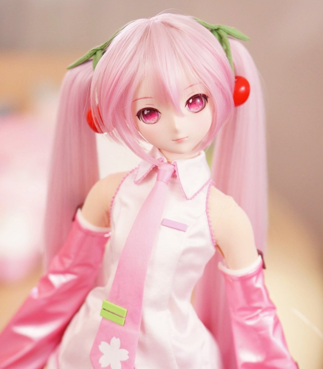 though technically not a figure, here we have the sakura miku dollfie dream doll!!