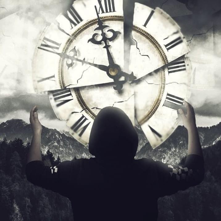 Sa plume fait souvent référence à d’autres grands rappeurs français en revisitant leurs punchlines: « Ma rime paie, n’est pas crime » (Lunatic)ou « Là où l’amour nous raya, l’amour ne repoussera pas »(idealJ, démon one, Rohff)!