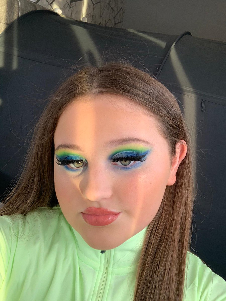 nataliemcf1984's tweet photo. Daughters makeup 💄#10yearsold #muainthemaking @summerx38889765 https://t.co/Lm1pXCDl3i