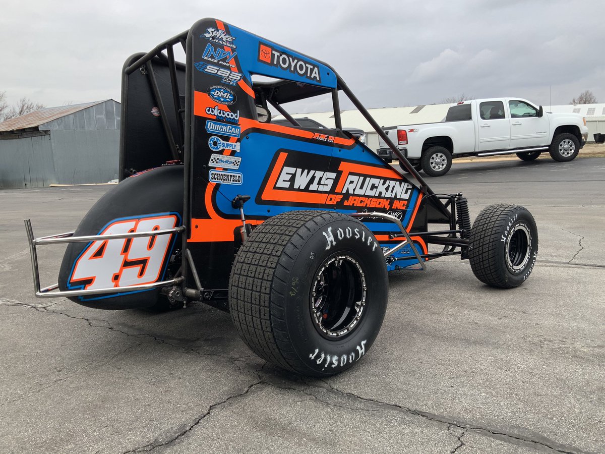 AFDGraphix's tweet photo. Finishing up the last couple wraps for Chili Bowl. Just got Big Al and the Lewis Trucking 49 midget out the door and back on the road to Tulsa. https://t.co/ggurEIJ7zX