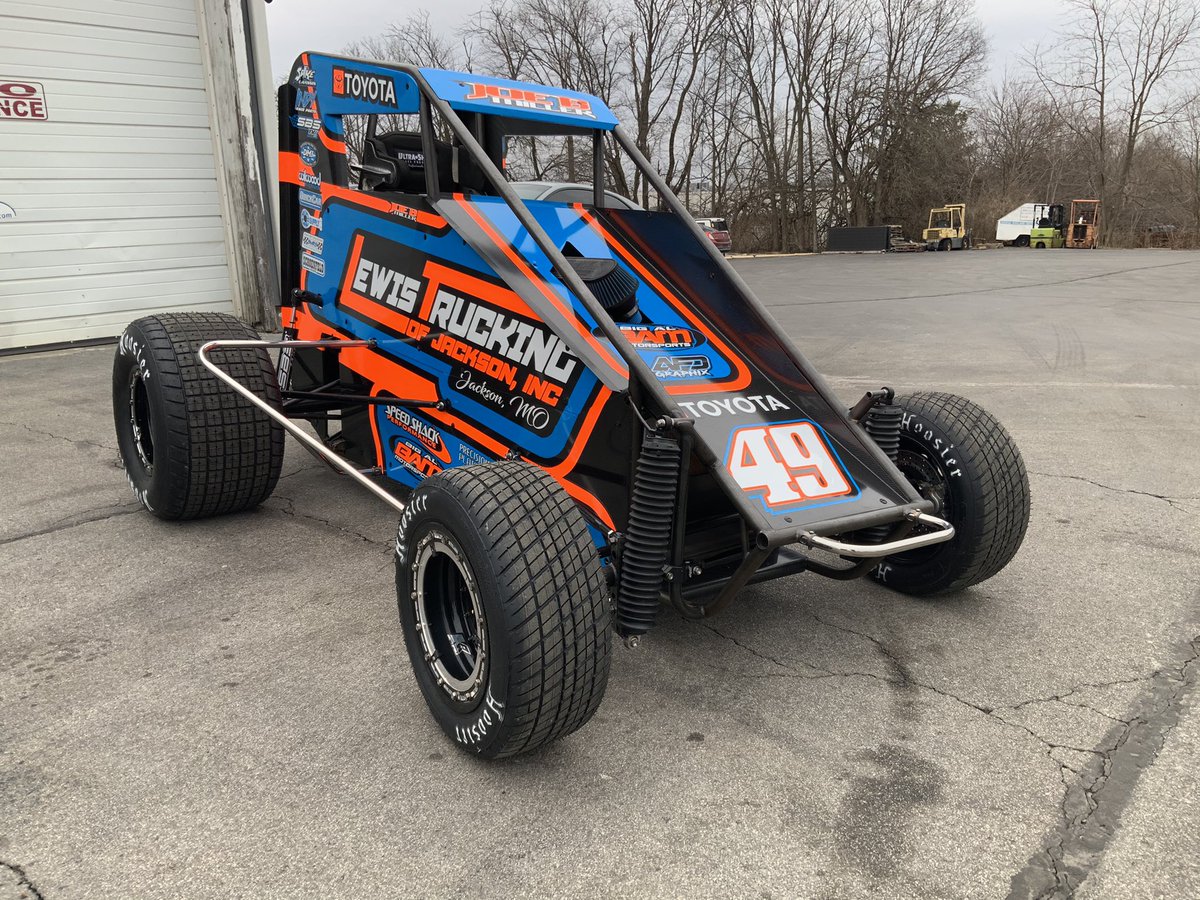 AFDGraphix's tweet photo. Finishing up the last couple wraps for Chili Bowl. Just got Big Al and the Lewis Trucking 49 midget out the door and back on the road to Tulsa. https://t.co/ggurEIJ7zX