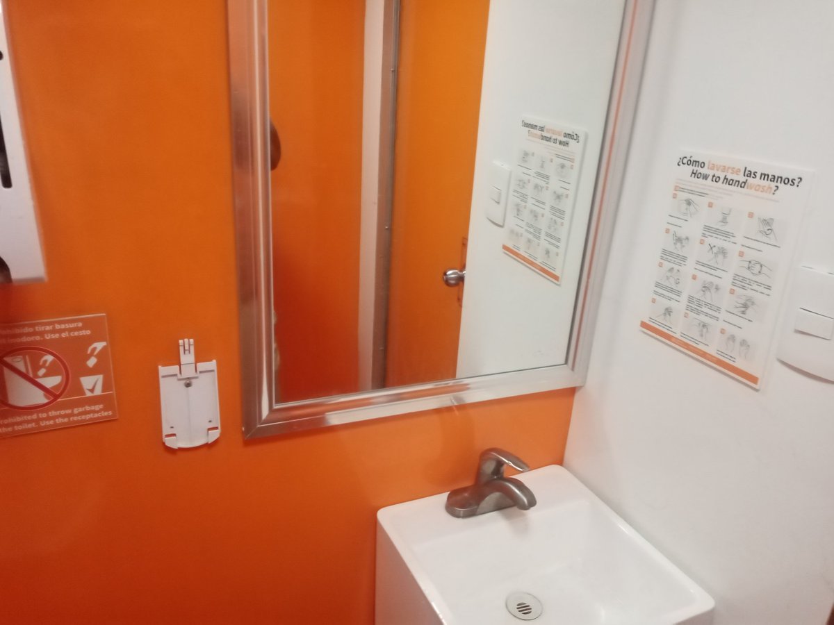 MisPistolas's tweet photo. Salida de 2:30pm saliendo 2:51pm Baño del mexico 3 sin jabon de manos. Mucho falta para mejorar el servicio seguro con @WinjetFerry pero los vendedores de lo que sea a tope.  @GobQuintanaRoo @GobiernoMX @TurismoCozumel #cozumel #playadelcarmen #ferry #COVID19 #winjet #malservicio https://t.co/ks8FavvSfn