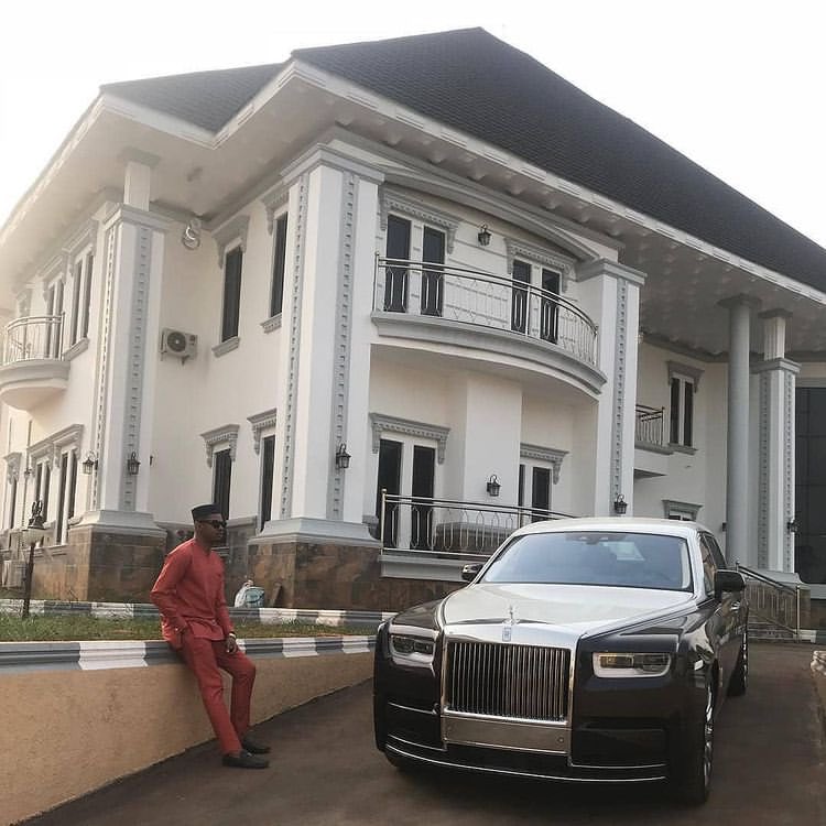 waynetipsy's tweet photo. Igbo men don’t joke with their village mansions!!! https://t.co/3ssekrhWea