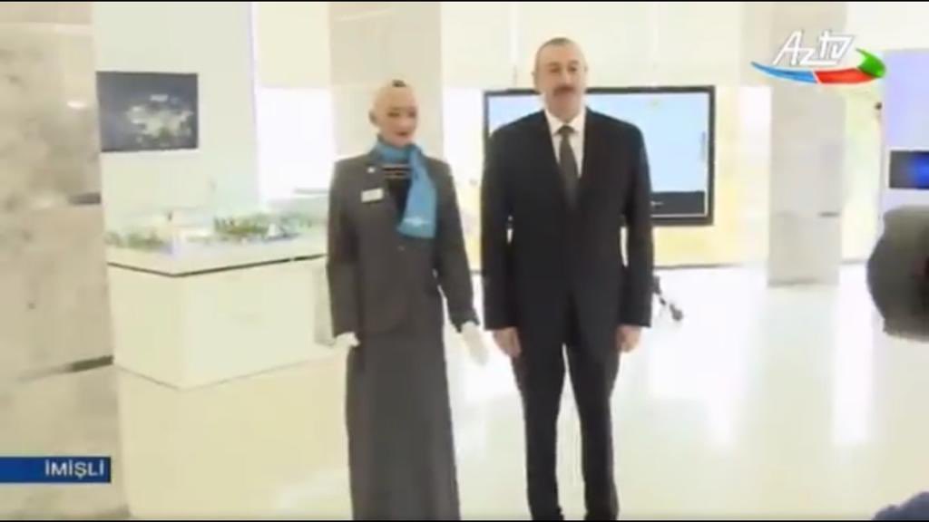 seyitmusic's tweet photo. Robot sofia ( Safiye ) krize giriyorum tesettürlü giydirmişler Azerbaycan’da nsksnxkejxjsjxje #robotsofia #Sofia #Azerbaycan https://t.co/cOvjcNQ84i