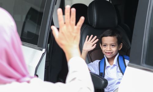 EZCareSoftware's tweet photo. Contactless Check-in: keeping kids #healthy from pickup to drop-off. This #childcare program is the newest "must-have" have for parents. Here's how you can go about promoting this competitive advantage of your program. https://t.co/2ZFP9mKG47 https://t.co/d1Dm6lVSGN