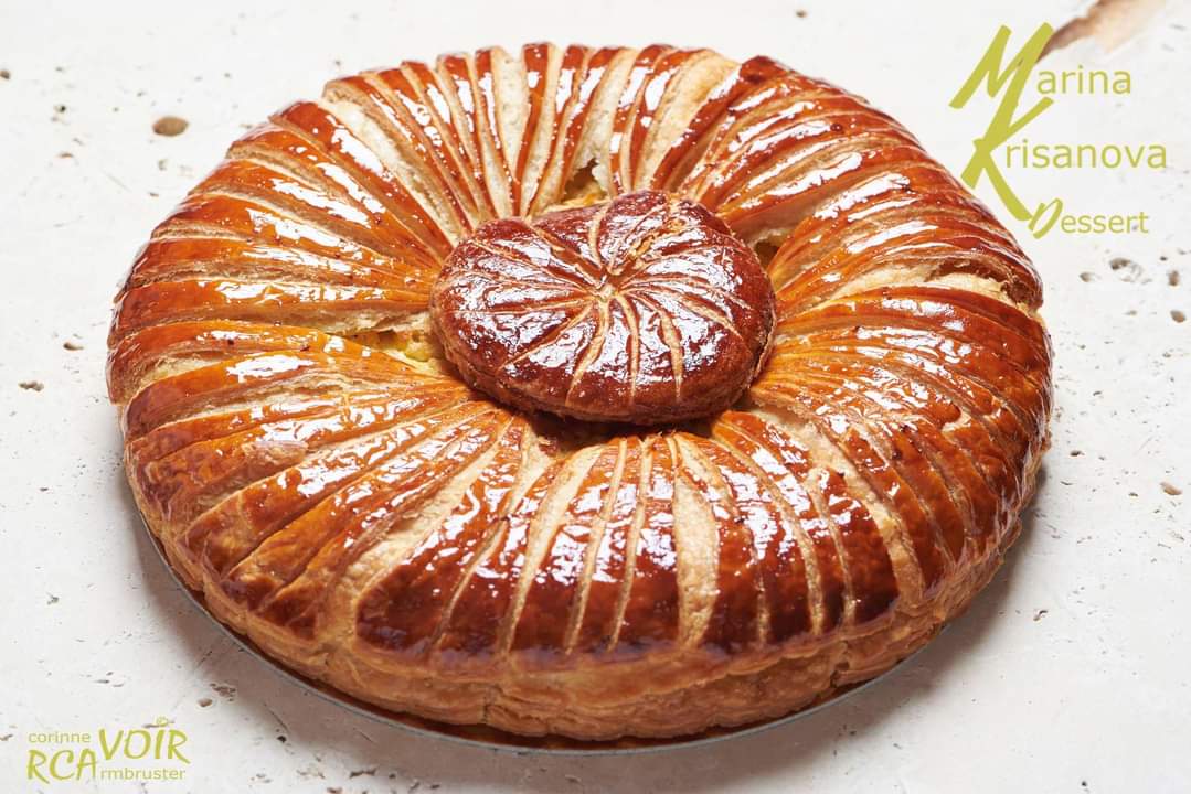 AlsacePrestige's tweet photo. LA GALETTE DES ROIS À LA FRANGIPANE
Qui sera le roi ou la reine de la journée ?
🔹 À tous les gourmands et gourmandes, découvrez la recette de la galette des rois à la frangipane, pâte feuilletée inversée et l'ordonnancement.
https://t.co/RlaHNWZYbF
MK Dessert - Marina Krisanova https://t.co/52yoa1CBsv