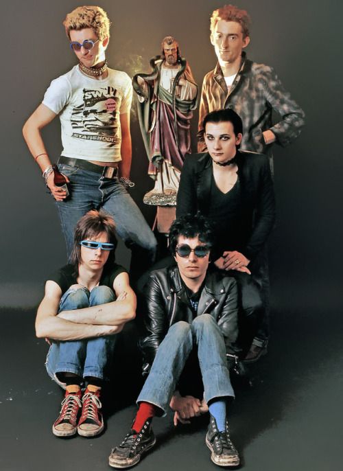 StrangeVanian's tweet photo. #TheDamned and a statue of Moses? https://t.co/kPtEf19N3N