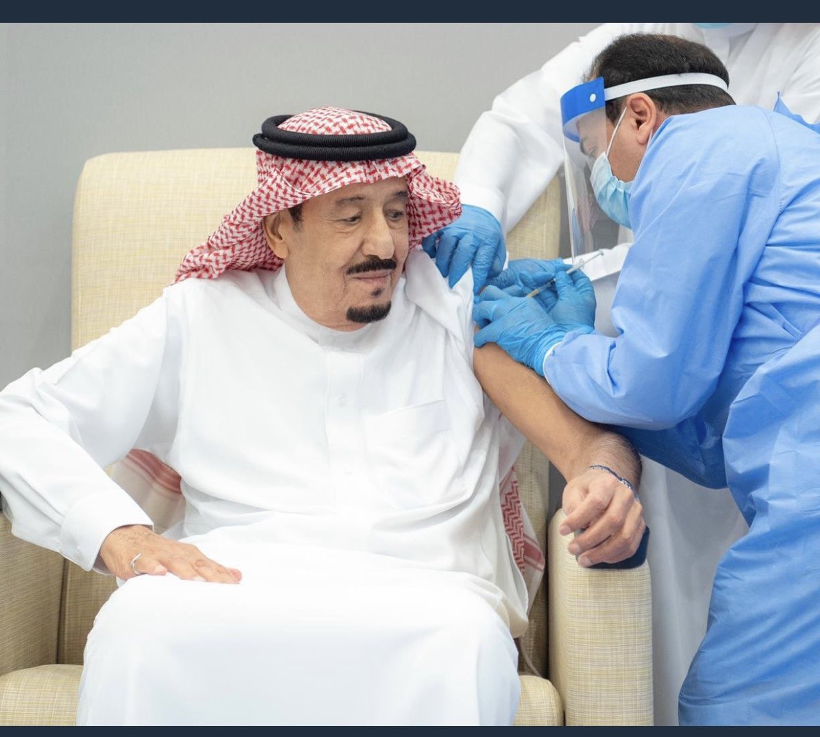 اللهم احفظ ملكنا وحبيبنا سيدي #خادم_الحرمين_الشريفين واطل في عمره  واجعله ينعم بالصحه والعافيه واحفظة من كل سوء امين.🙏💚🇸🇦 #الملك_يتلقى_لقاح_كورونااا