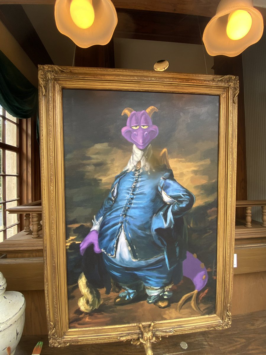 DisneyFoodBlog's tweet photo. He’s so fancy. https://t.co/wL6pQmcOto