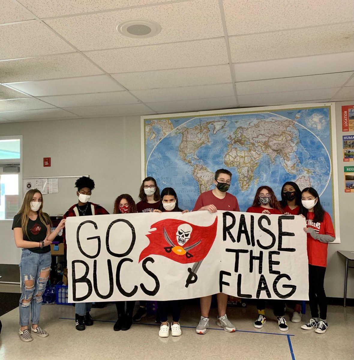 Some more of our Longhorns showing their support :) #RaiseTheFlags #gobucs #bucsnation