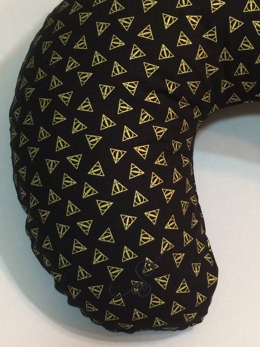 CaseysConcoctio's tweet photo. Harry Potter Deathly Hallows Nursing Pillow Cover #etsy #harrypotter #breastfeeding #wizard  #boppycover  https://t.co/egVlAfKRJb https://t.co/gLbCrTxpxT