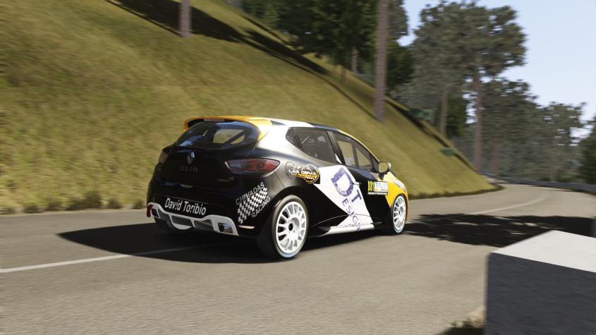 LasObrasRacing's tweet photo. Mañana nos estrenamos corriendo en 
@de_simulacion en el campeonato ERC cat 3 con nuestro clio. A los mandos nuestro piloto David Toribio y el apoyo de @DT_Designs_ 💥 https://t.co/GOiVFnZvo2