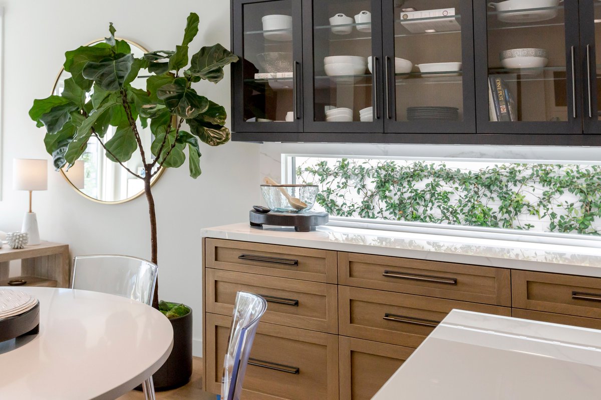 James_V_Coane's tweet photo. Notice anything special about that backsplash? We can't get enough of that glass accent. 

#jamescoanearchitect
#architecture #interiordesign #luxuryhome #residentialarchitecture #residentialdesign #homedetails #kitchen #kitchendesign #modern #moderndesign #midcenturymodern https://t.co/xDojsWIrM3