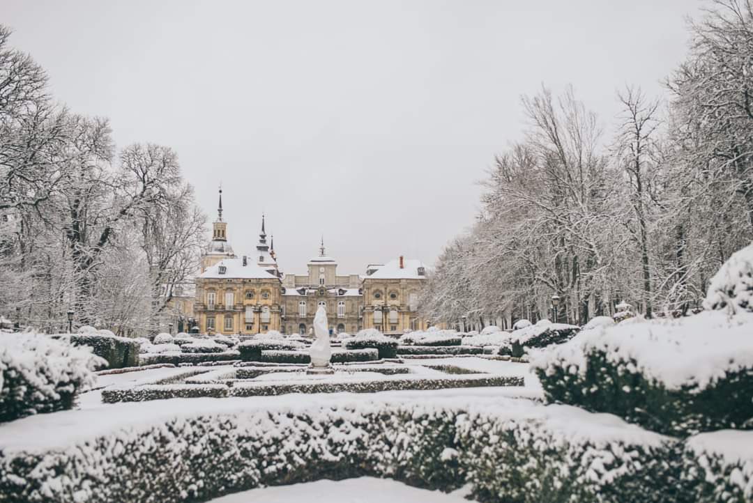 MMorguix's tweet photo. Me mandan por WhatsApp estas fotos de La Granja de San Ildefonso. Desconozco el autor. https://t.co/05ICm3ioAa