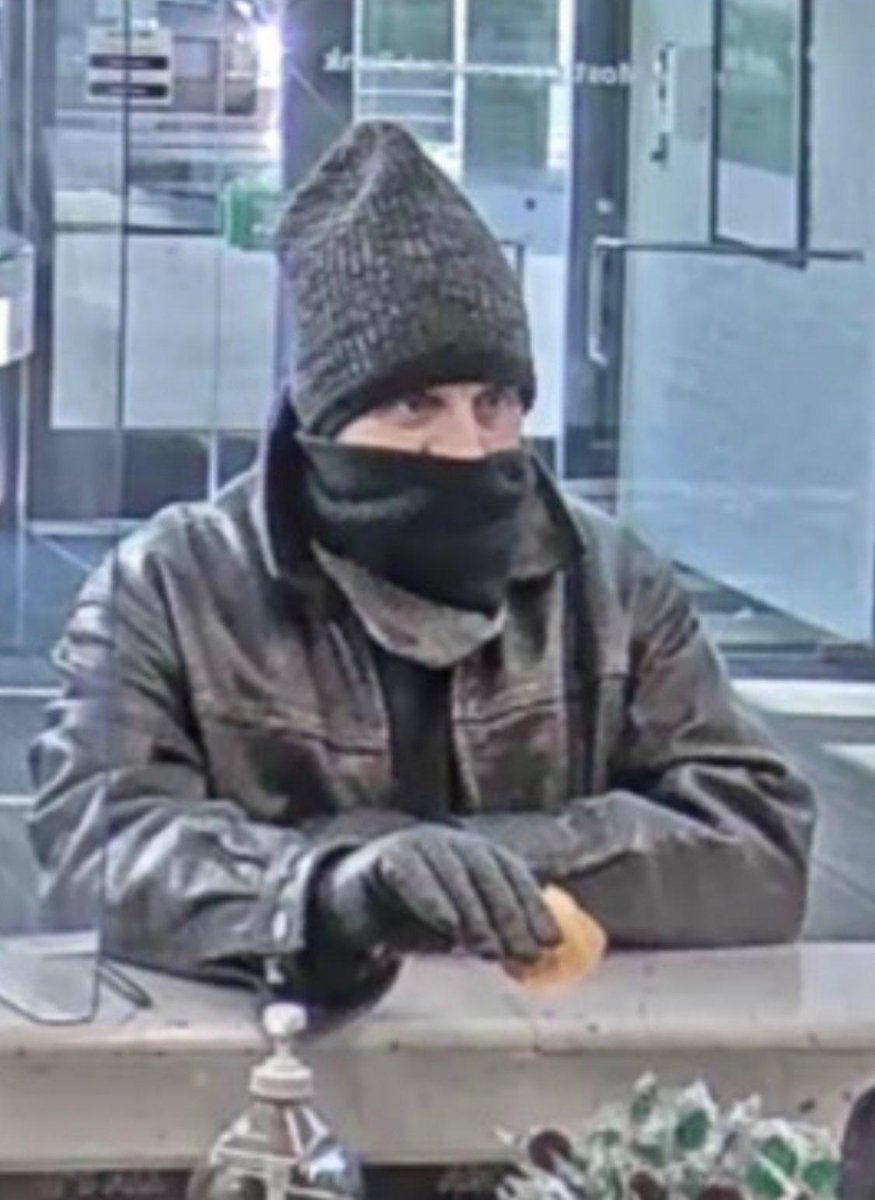 NJSP's tweet photo. ***PLEASE SHARE***

The New Jersey State Police is seeking the public’s assistance with identifying a man who allegedly committed two bank robberies in Cape May County, N.J.

https://t.co/vO50p2omEO https://t.co/bxXmn8ci2l