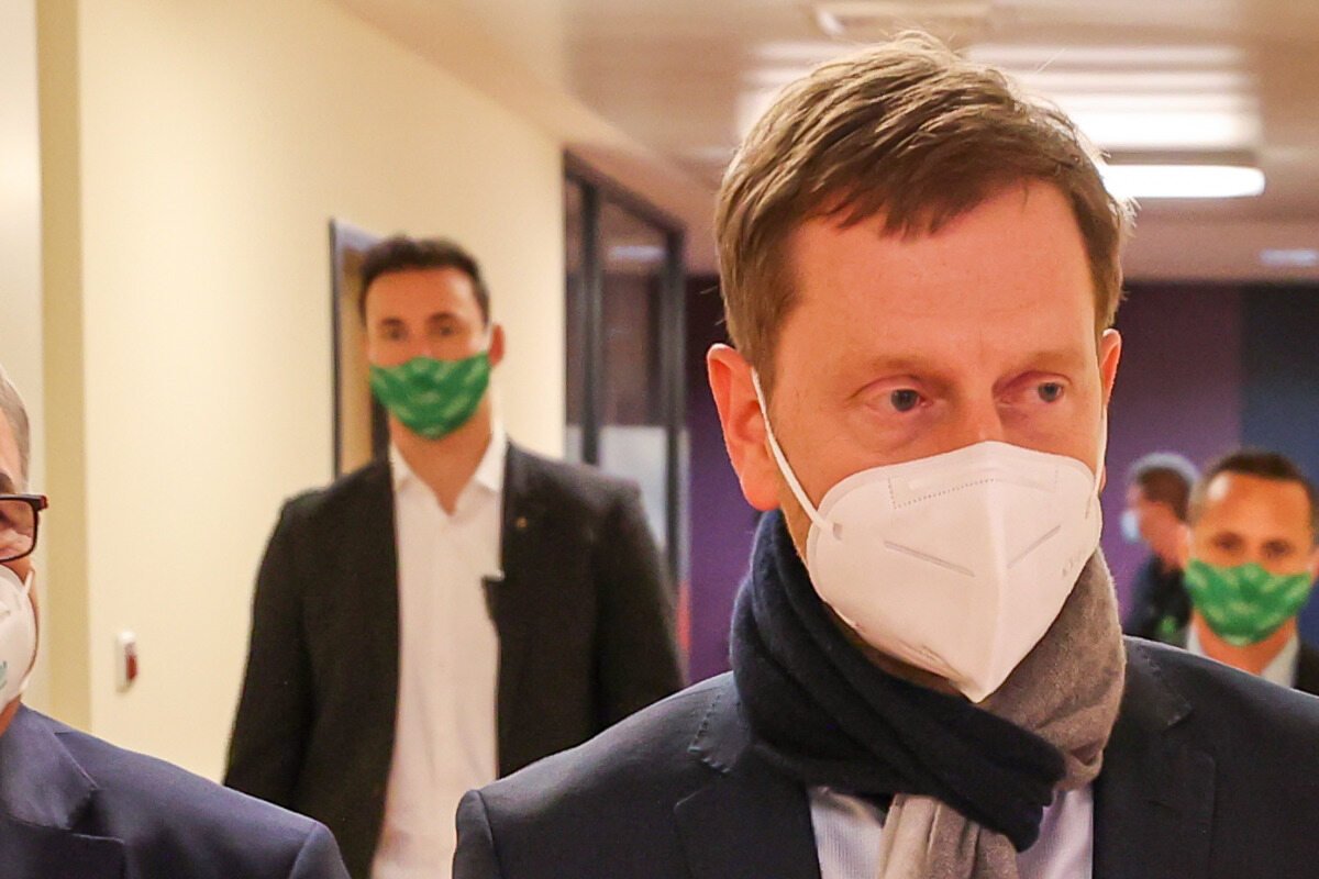 TAG24Sachsen's tweet image. #MichaelKretschmer räumt Fehler bei Corona-Politik ein: Harte Maßnahmen kamen zu spät. #Sachsen tag24.de/nachrichten/po…