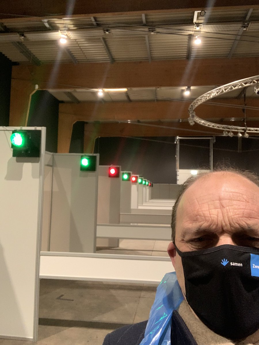 phsnijders's tweet photo. Vandaag de teststraat en de nieuwe vaccinatielocatie bezocht in de IJsselhallen #zwolle Alles in gereedheid om volgende week te starten met vaccinaren van zorgmedewerkers! Goed werk @ggdijsselland https://t.co/rRaOZY27yC