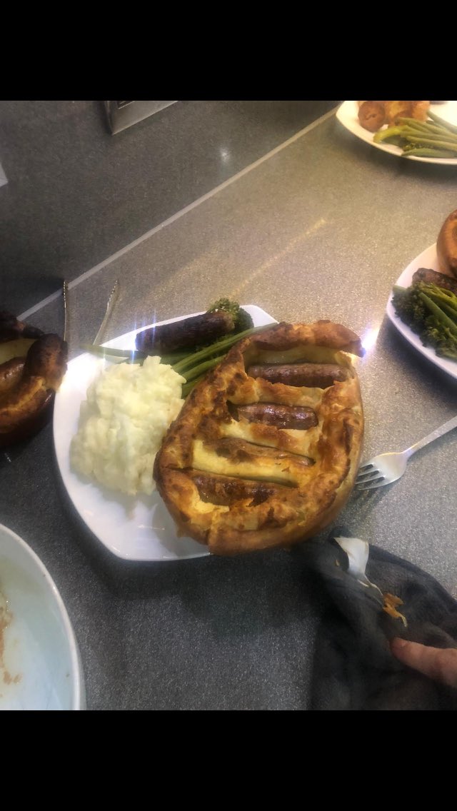 bernief70's tweet photo. @CallaghanDean @NeilMcMurdoGolf @Steve_Ernie @DomkKing @DaveBigger29 @juicedtiger @donna_moore5 Finished job. Courtesy of deans kitchen #lockdownbubble easy wen you no how. No need for cookbooks just experience that you canβt teach #cookanywhere #10ftcheers https://t.co/N1UgjSyc9i