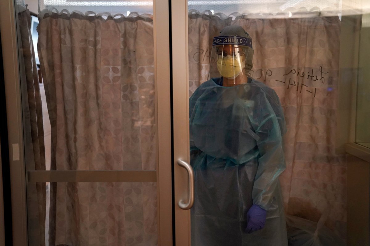 myfox8's tweet photo. U.S. tops 4,000 daily deaths from coronavirus for 1st time https://t.co/iABRR4GU8e https://t.co/4sdBrFXBzq