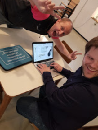 RudolfGroetz's tweet photo. #atamVIE #TestBustersNightFlashBackPic 20180615-
When do you know that you are on at test conference? When @techgirl1908 is on the stage or the test pyramid
is shown. Also when @qa_enthusiast bombs your pics - Next TestBustersNight 20210114 - Register: https://t.co/6dPTIX411t https://t.co/YwxNFrapWT