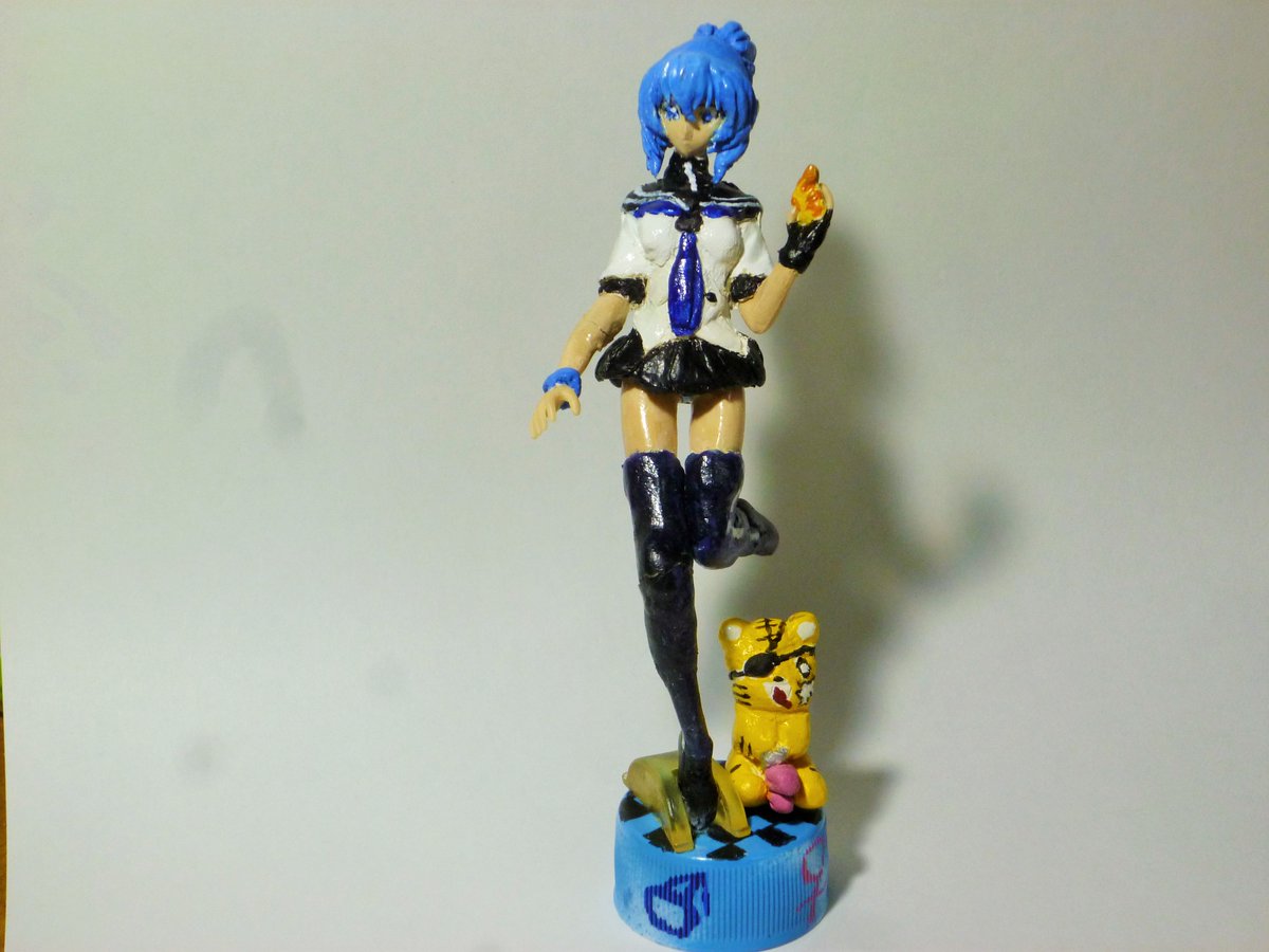 Glory Raco おもちゃ箱から けんぷファー の瀬能ナツル 放送当時作っていた記憶がある 自作というかいろんなパーツを切り貼りして 土台はペットボトルのキャップ パテで細工していたとばかり思っていたらなんと ほとんど粘土で作っていた