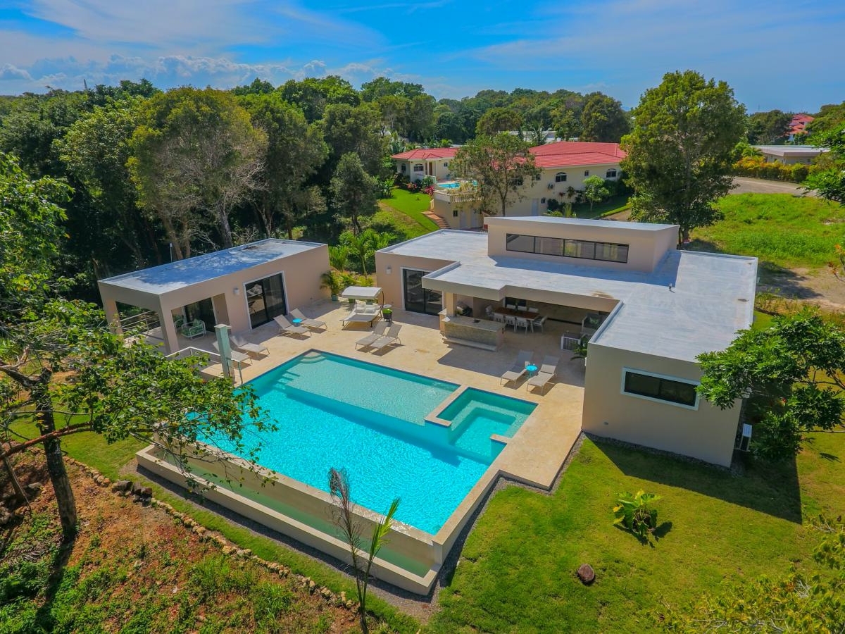 Finally: Sosua Beach houses for sale listed in our main site: sosuabeachdr.com/real-estate/