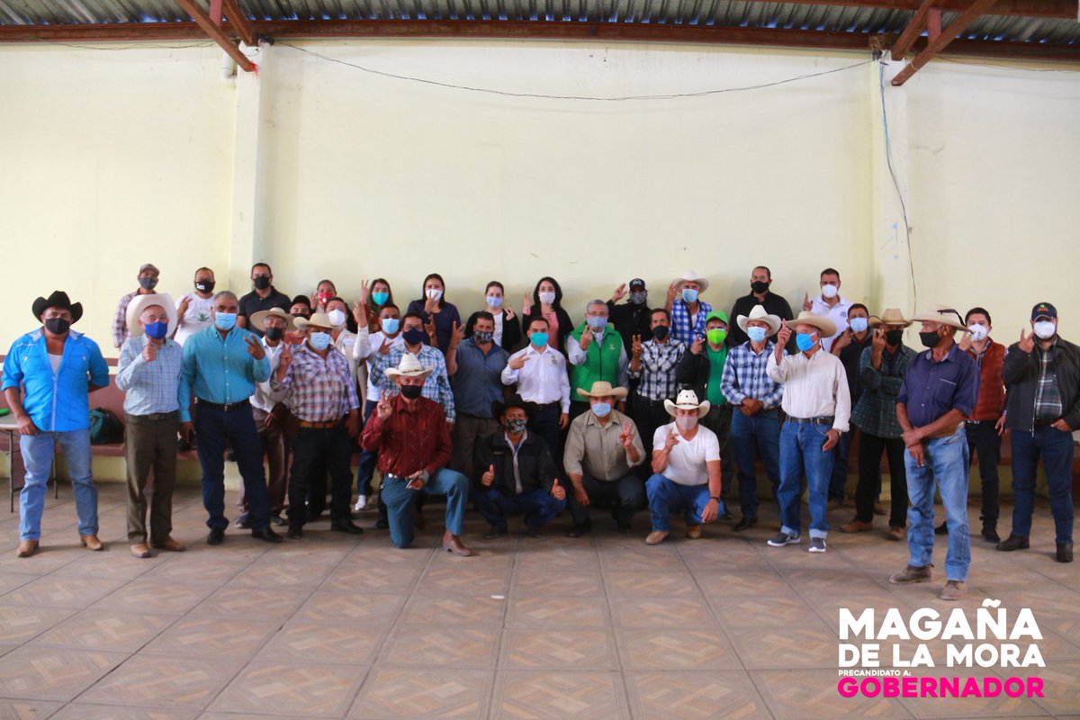 Magana_DeLaMora's tweet photo. A pesar de la pandemia por COVID-19, el sector agrícola y ganadero fueron de los sectores que nunca pararon. Para mí, otros de los héroes de esta contingencia fueron ellos: la gente del campo. Gracias a @pvemich de Tarímbaro por el intercambio de ideas. #MagañaDeLaMora https://t.co/dtZdzqcoyn