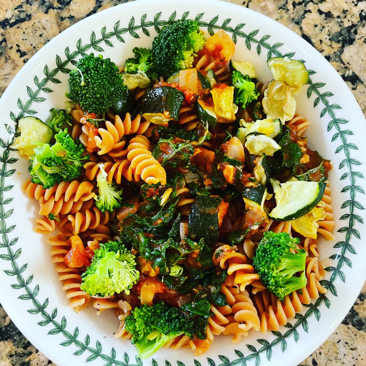 rowforfun's tweet photo. Dinner at the Shapiro house - it’s not @jeffreyboadi_ gorgeous bowls but it’s good enough for Friday night 🙌🏼 #plantsforhealth https://t.co/KQ89it0G0h