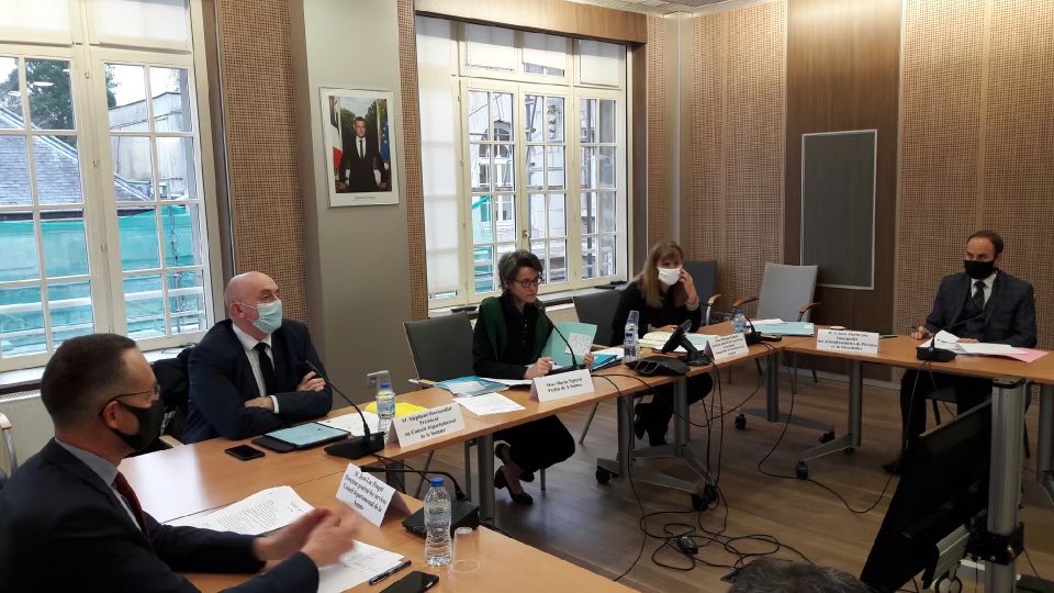 SHaussoulier's tweet photo. C’est acté : le Conseil départemental @Somme_fr reprendra la gestion de la section Offoy / Saint-Simon du canal de la #Somme. Cette décision, attendue depuis plus de 20 ans dans l’Est, permettra à terme la reprise de la #navigation et l’achèvement de la #Véloroute Vallée de Somme https://t.co/yjlAEyD4fN