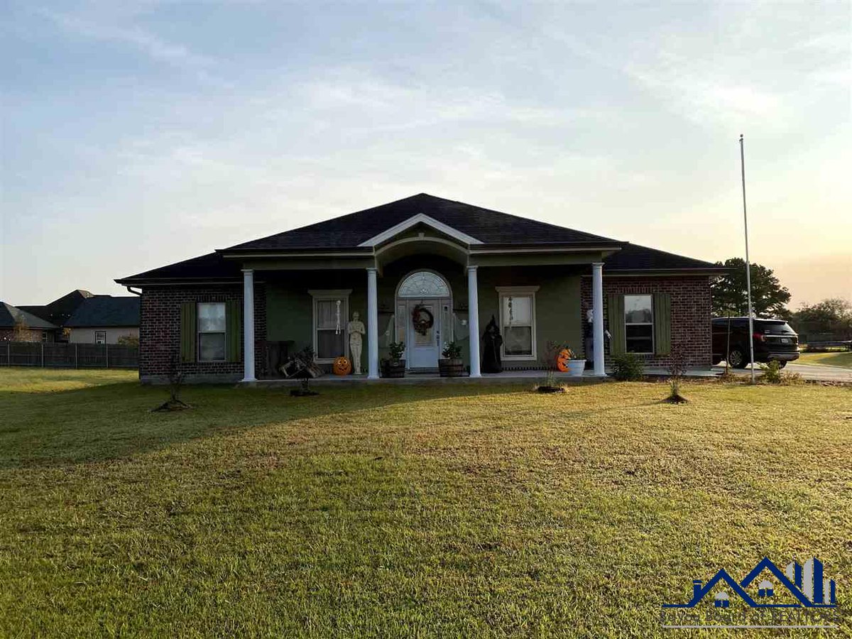 Just listed by Jennifer Tobias in #Thibodaux #LA. 106 Allemand Lane! Please retweet!  tour.corelistingmachine.com/home/QRTWP4