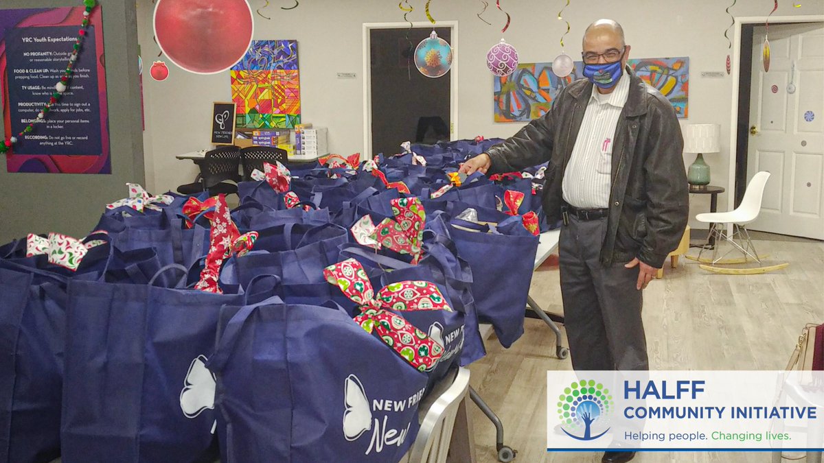 wearehalff's tweet photo. #HalffCommunityInitiative purchased items for New Friends New Life’s holiday gift-giving program. Cesar Molina, PE, helped assemble the gift bags for the program’s members. @nfnlnews exists to restore and empower women and girls who have been trafficked or exploited. #HalffGives https://t.co/Xip9WGBcpn