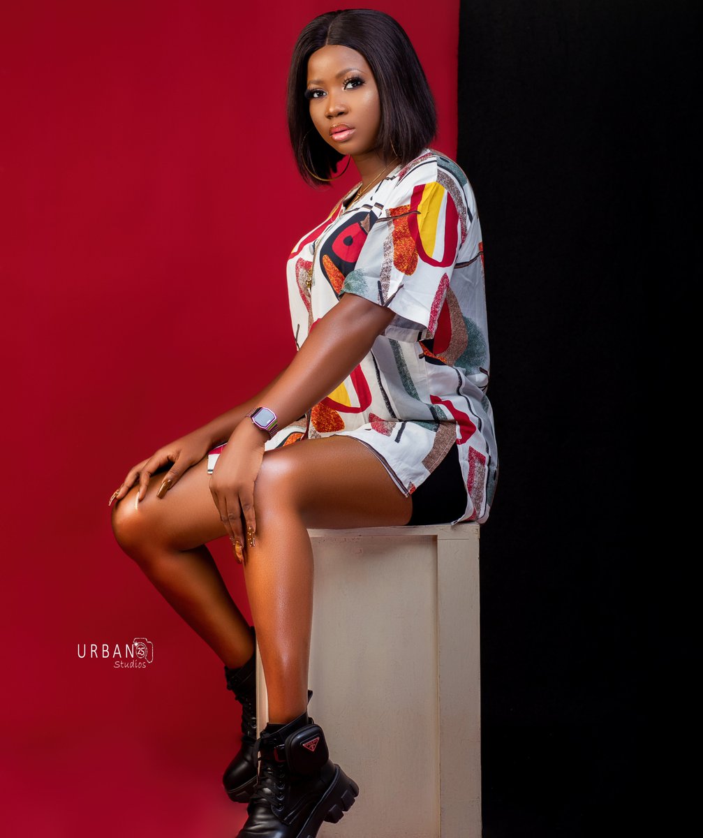 MorTUNEZ's tweet photo. O Be fan l’abata oyobeti, omi lo ro po mu ku ni? What am I trying to say?

Makeup Artist  ➡ @moris_signature
Photographer ➡ @urban25_studios
Muse ➡ ADUNNI 
Vintage Shirt ➡ @1202bylorla

Applying Lots Of Pressure This Year ☺ https://t.co/FCJOdZCaUD