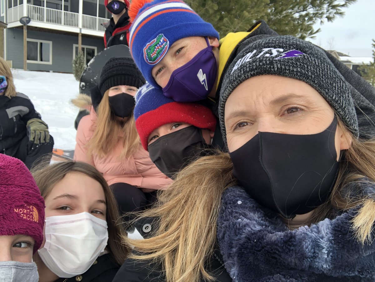 MrsSchultz17's tweet photo. Happy Friday!  It was a fun day sledding and playing basketball with the 4th-6th graders.  🎿❄️🏀💕 https://t.co/mt8CLxCAAl
