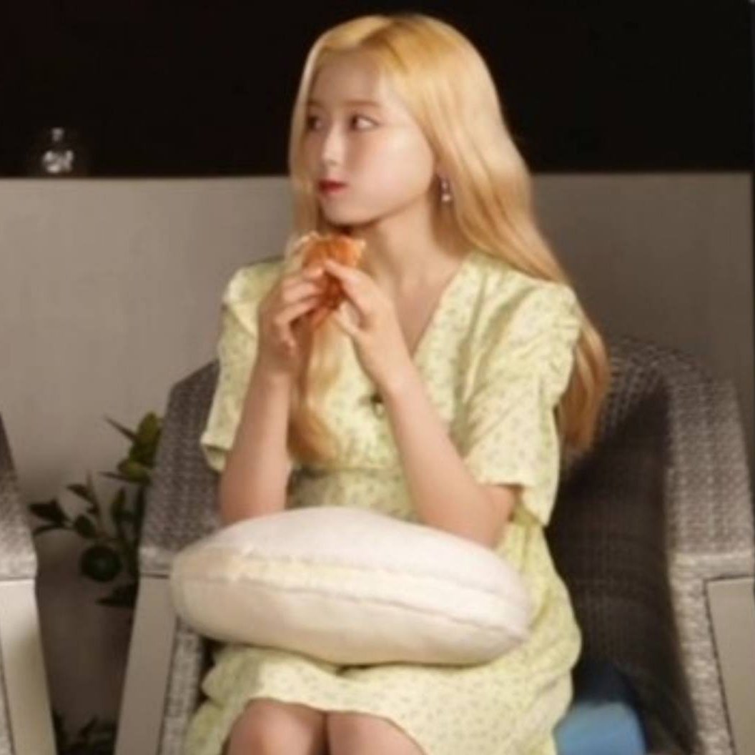 gowon cheeks . #고원 #GoWon #LOONA