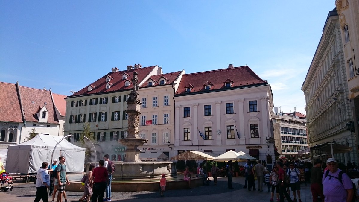 So, lockdown has been in effect for three days, which means three trips!First up. Slovakia, Sep 2016. Brno and Bratislava. Bratislava was another cracking place for a cheap drink, and featured one of my favourite photos  @NeilRands  @Scottharbo  @positive_ion4  @Chatistuta