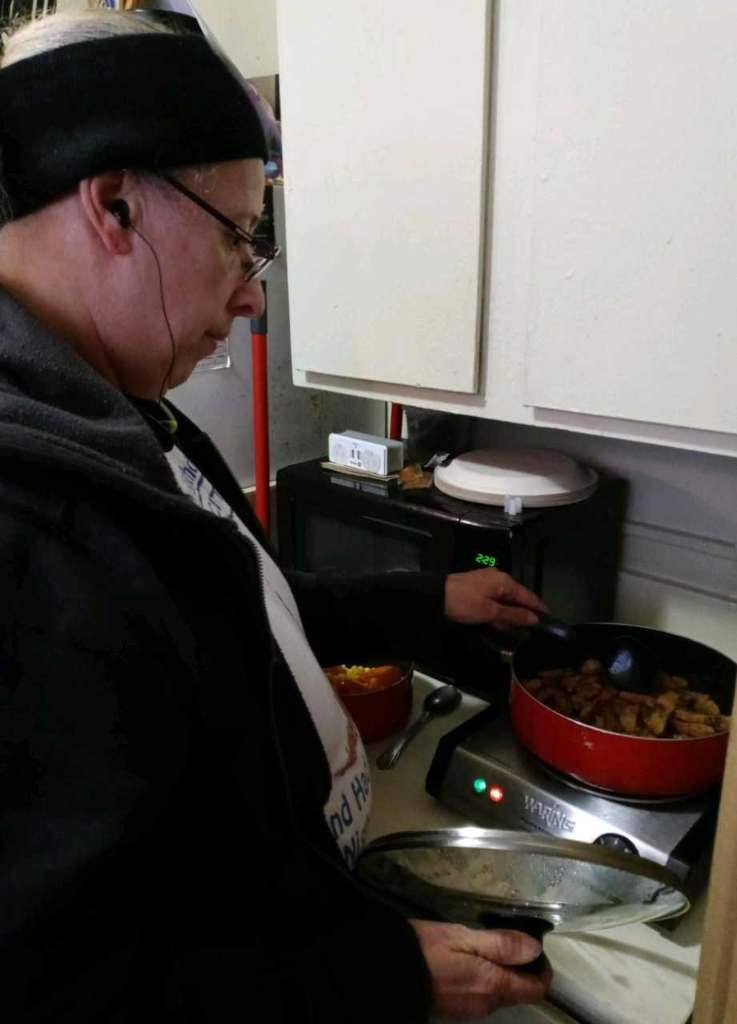 monicamoralestv's tweet image. Watch tonight at 5:55: We are making it happen at the Woodside Houses in Queens.  All of these families don’t have gas service.  We are fighting for you.  @pix11news #monicamakesithappen Tammy  Reyes can’t cook for her four-year-old son MJ. @Justice4AllQns @lorenzobrea26