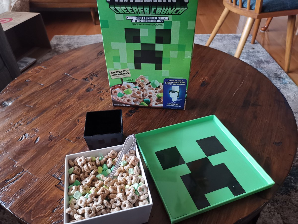 All ready for some Creeper Crunch, thanks <a href="/KelloggsUS/">Kellogg's</a> and <a href="/zakdesigns/">zakdesigns</a>