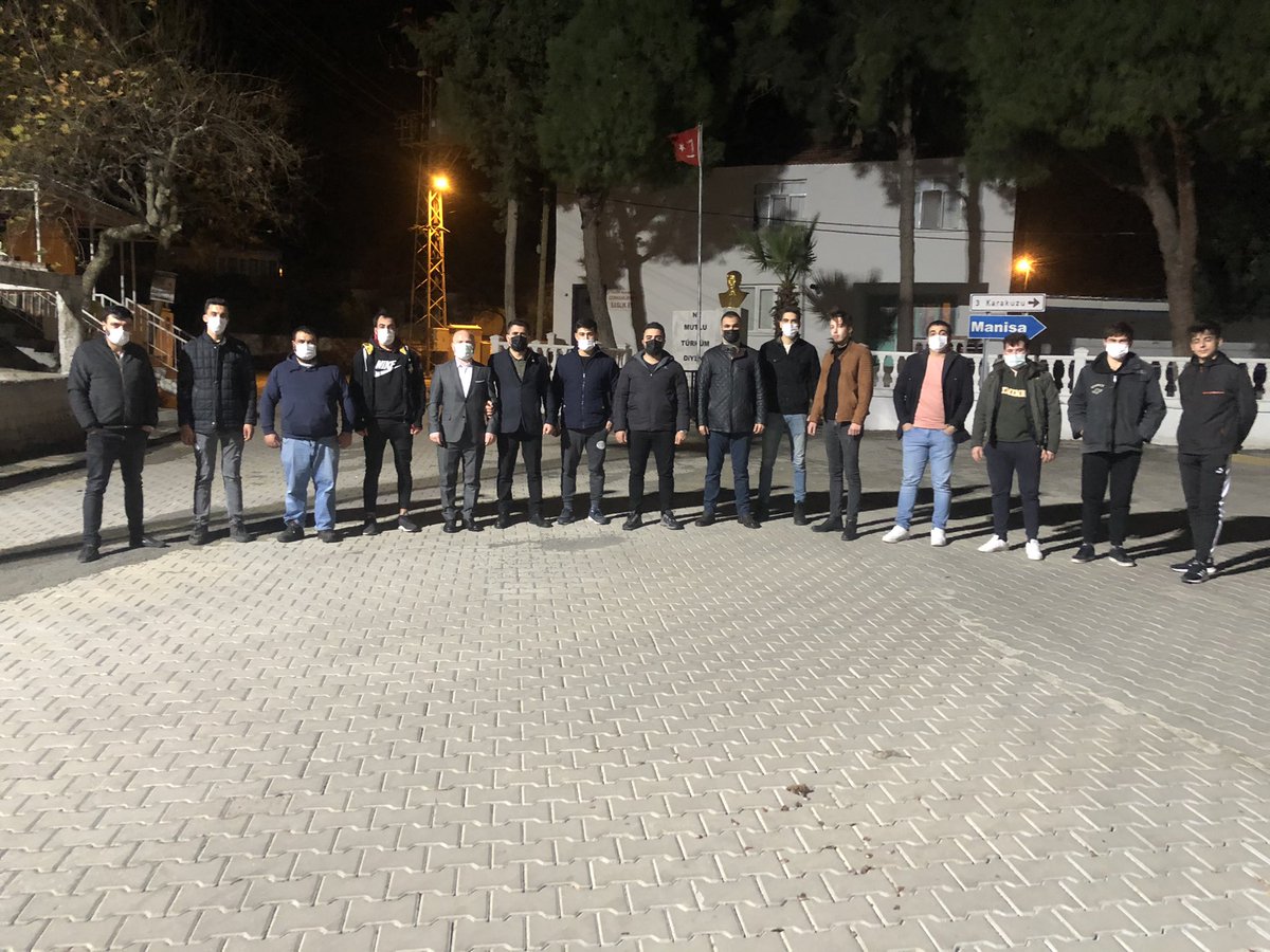 "Arkadaş" kelimesi; Orta Asya'da Türk savaşçıları arkadan gelen saldırıları önlemek için sırtlarını dayadıkları taştan gelir

Çok şükürki sırtımızı yaslıyaçağımız arkaşlarım var
