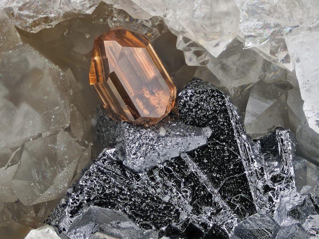 AAlmohandis's tweet photo. Cerussite 
Chemical Formula: PbCO3
Locality: Clara Mine, Rankach valley, Oberwolfach, Wolfach, Black Forest, Baden-Württemberg, Germany
Field of View: 3 mm
Photo Copyright © Edgar Müller https://t.co/N1P3nqfOwf