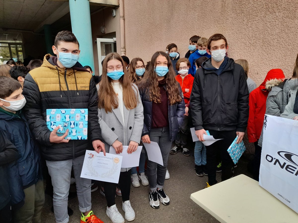 HugoRugles's tweet image. Remise des prix du #ConcoursCastor. Bravo à tous les participants qui se sont investis dans ce concours de logique et de réflexion. Félicitations aux 5 premiers de chaque niveau scolaire qui ont reçu un diplôme et un cadeau offert par le #FSE. @prigents @LaurentLeMerci4