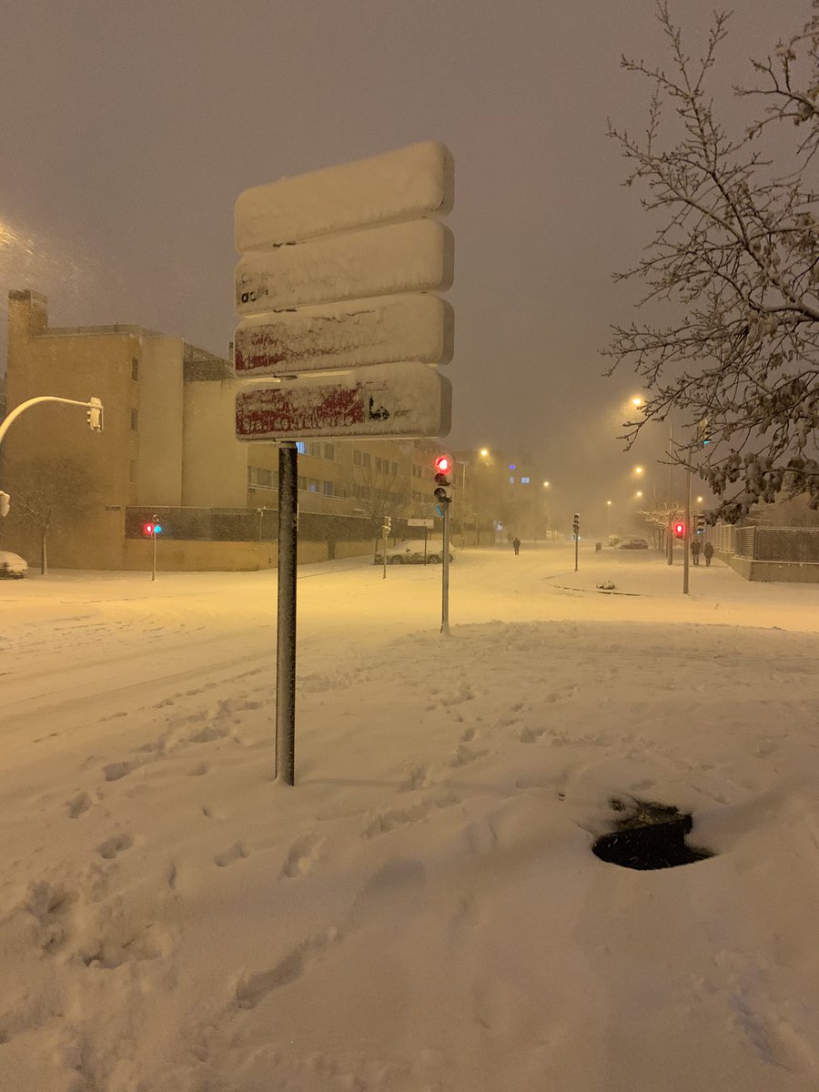uxiablanco's tweet photo. Madrid o Kamchatka? #NevadaEnMadrid https://t.co/1fRXPntCSK
