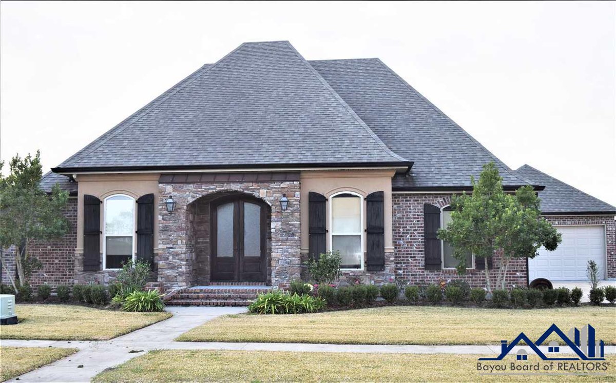 Do you know someone looking for a great #property in #Houma?   #realestate tour.corelistingmachine.com/home/HVHRVG