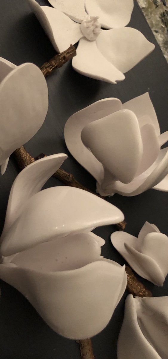 VFrance_Artist's tweet photo. Ooooh now these are simply stunning! 🤩👌 After a VERY busy week of homeschooling with my little champ, I’m sooooooooo excited to see these gorgeous structures come together so beautifully! 😅🙏 #verybusyartistmum😅#mixedmedia #magnoliaflowers #wip #amazingclients #lovemyjob❤️ https://t.co/TM9bQcbJxQ