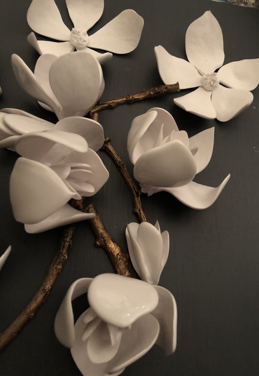 VFrance_Artist's tweet photo. Ooooh now these are simply stunning! 🤩👌 After a VERY busy week of homeschooling with my little champ, I’m sooooooooo excited to see these gorgeous structures come together so beautifully! 😅🙏 #verybusyartistmum😅#mixedmedia #magnoliaflowers #wip #amazingclients #lovemyjob❤️ https://t.co/TM9bQcbJxQ