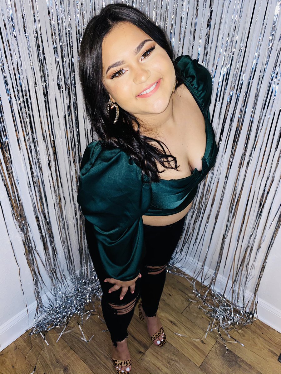 TamiahJade's tweet photo. Only getting badder.. HELLO 21🍾✨🦋💖 https://t.co/oLLGD3b2Tn