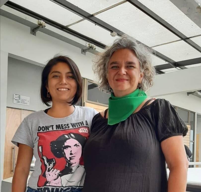 Jorgeresmir's tweet photo. En San Antonio el proyecto popular crece y se fortalece. 
Quiero enviar un afectuoso saludo al comunal San Antonio de @ComunesCL y a #CarolineSireau que acaban de ganar las primarias por la Alcaldía. ¡En abril recuperaremos el Municipio para la gente! https://t.co/3goQ2qn8lK