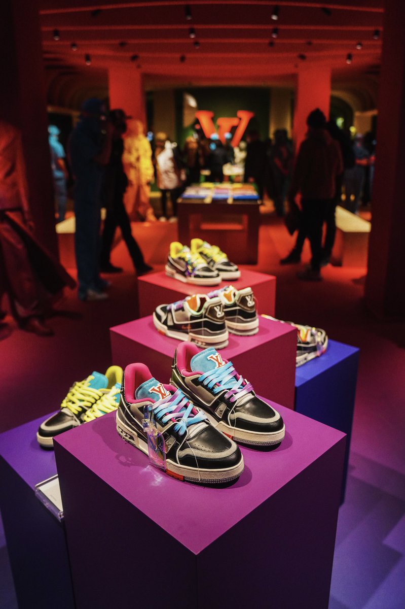 brkicks's tweet photo. A look inside the Louis Vuitton x @virgilabloh pop-up store in Paris located at Quai De La Megisserie 📍 https://t.co/iIx6CJNkAD