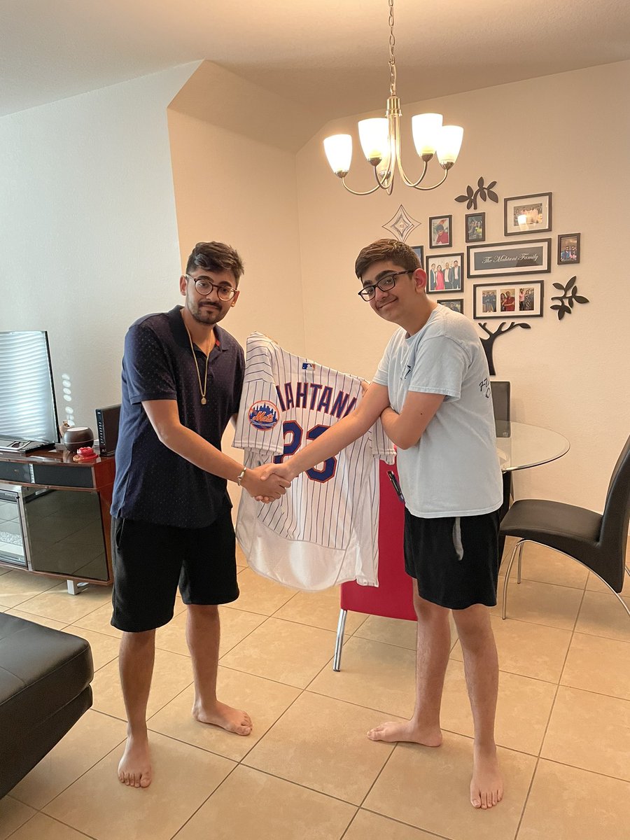 shaanmahtani's tweet photo. @Mets making some big splashes this off-season. Big shout to the boys for a lit bday gift 

@s_salujas @wolfman23456 @DanPelon22 @barber_max https://t.co/0tFaK4ULwR